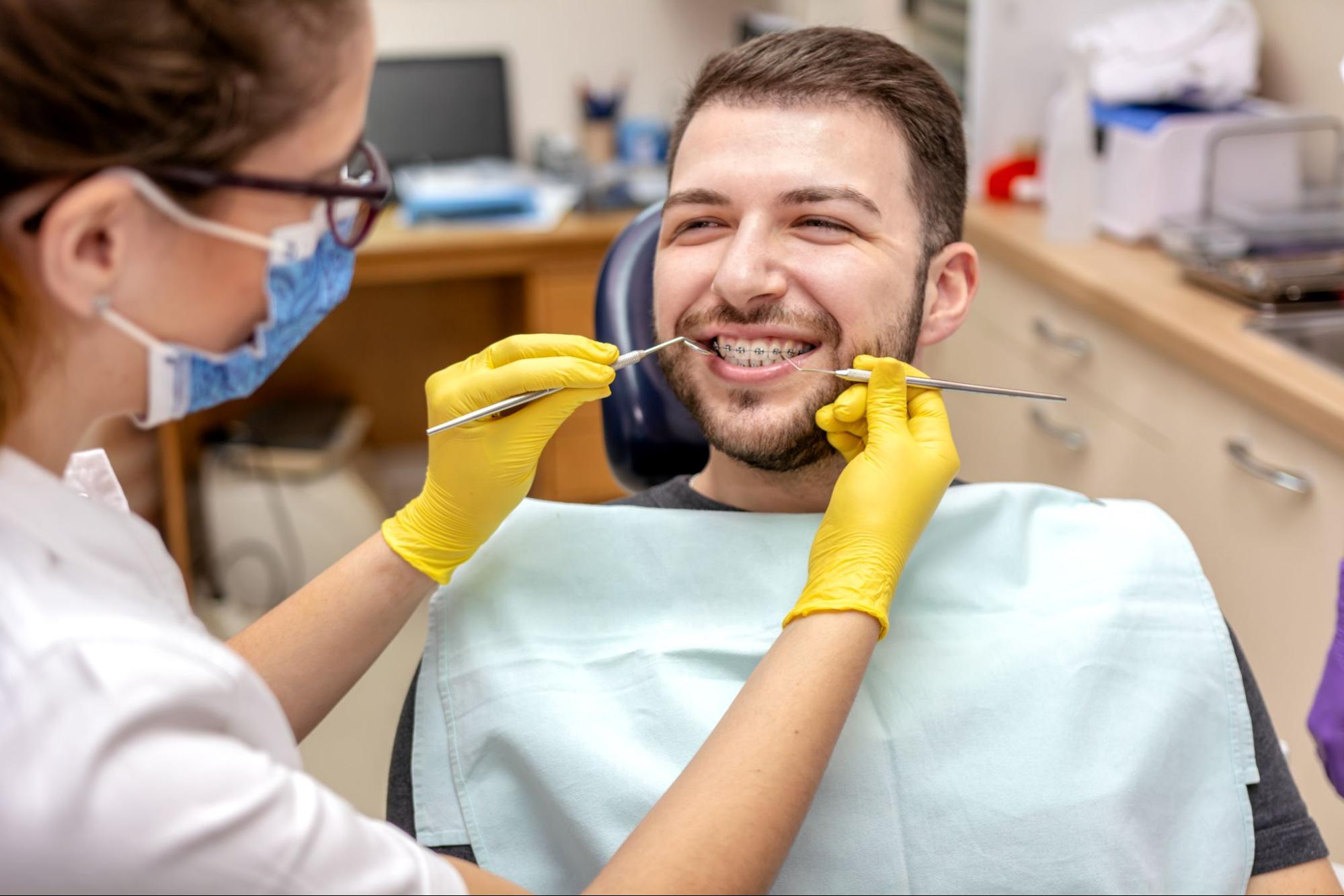 6 Signs It&rsquo;s Time to Visit an Orthodontist